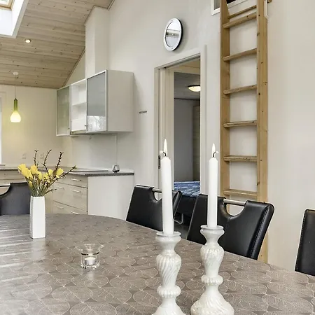 8 Person In Vaeggerlose-by Traum