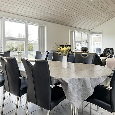 8 Person In Vaeggerlose-by Traum Boto By