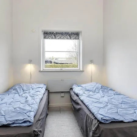 8 Person In Vaeggerlose-by Traum