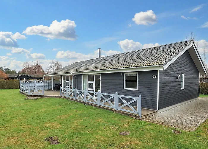 8 Person In Vaeggerlose-by Traum Ferienhaus Bøtø By