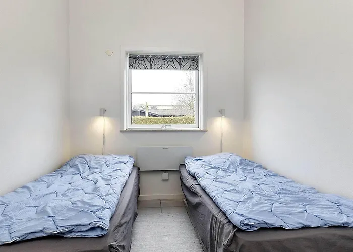 8 Person In Vaeggerlose-by Traum